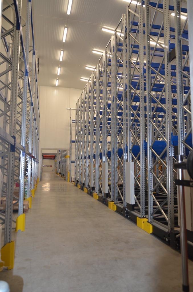 Cold storage pallet racking aisle